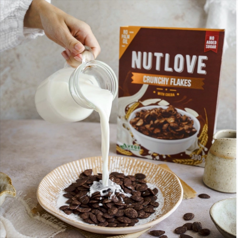 Nutlove Crunchy Flakes With Cocoa.jpg Nutlove Crunchy Flakes With Cocoa.jpg